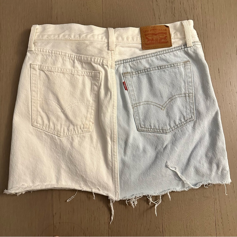 Levi’s Two Toned Color Block Denim Skirt - Picture 5 of 8
